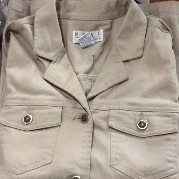 Beautiful button down jacket - Picture 7 of 8